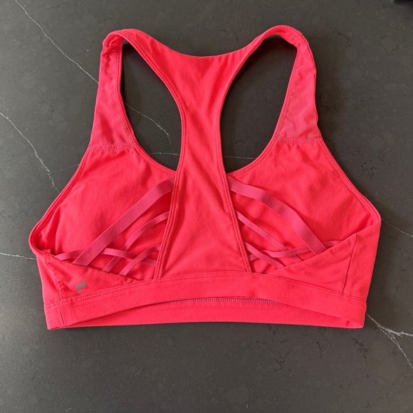 Fabletics Boost Medium Impact Sports Bra - Picture 3 of 3